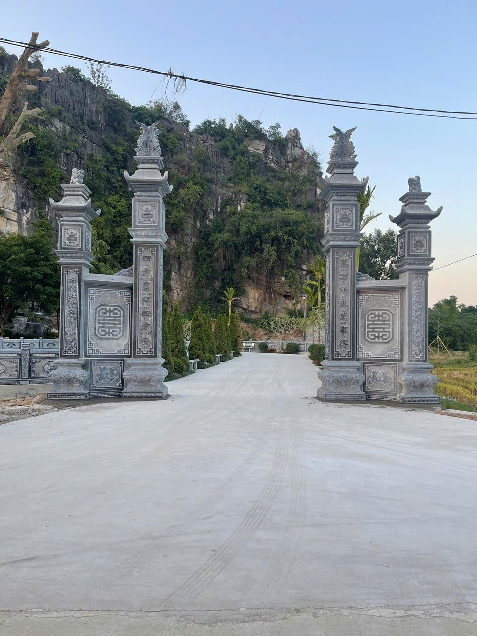 Cổng đá, cổng tam quan đá,